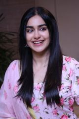 Adah Sharma smiling pose