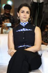 Alia Bhatt trendy looks