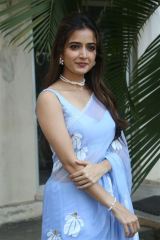 Ashika Ranganath in simple 