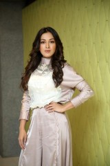  Catherine Tresa stunning look