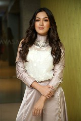 Catherine Tresa glamours look