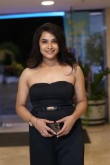  Hari Teja stunning dress photo