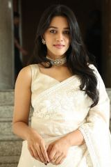  Mirnalini Ravi in trendy outfit