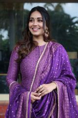 Nivetha Pethuraj ethnic wear