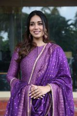  Nivetha Pethuraj kurti style