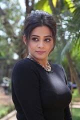 Priyamani stunning looks