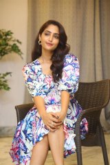  Reba Monica John  glamours look