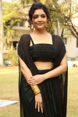  Ritika Singh glamours look