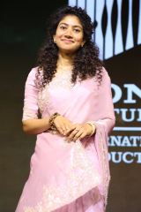 Sai Pallavi saree style