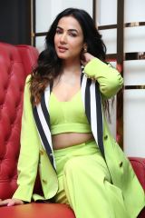 Sonal Chauhan stunning look