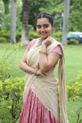 Soniya Singh in classic half saree