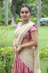 Soniya Singh graceful half saree look