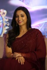  Srinidhi Shetty cute smile